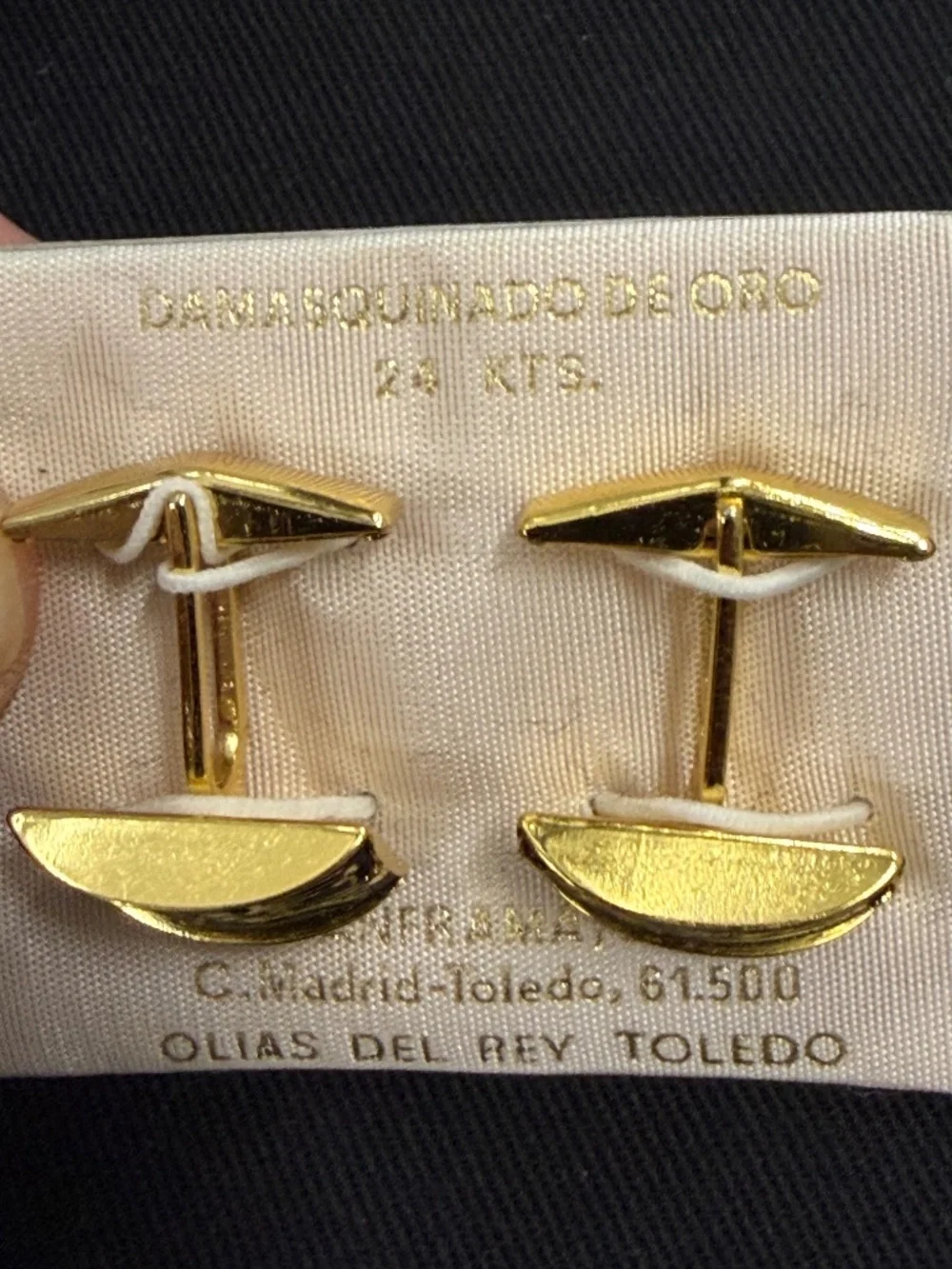 Gold cuff links